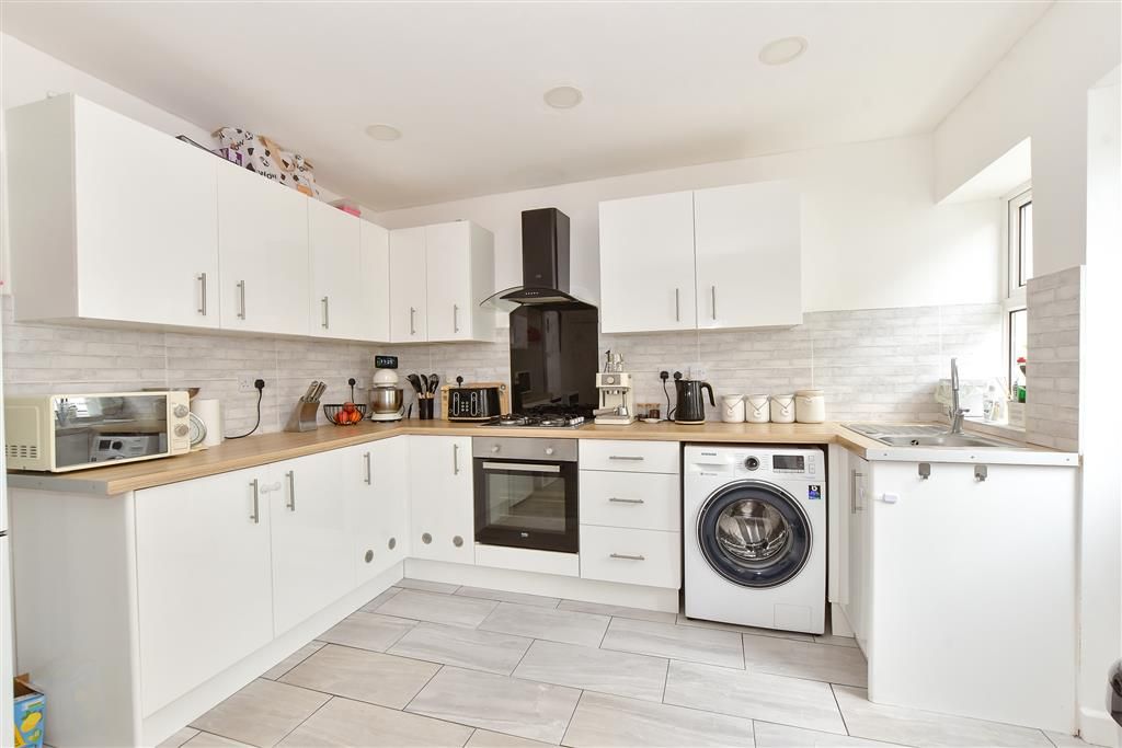 Property photo 3 of 13 Kitchen