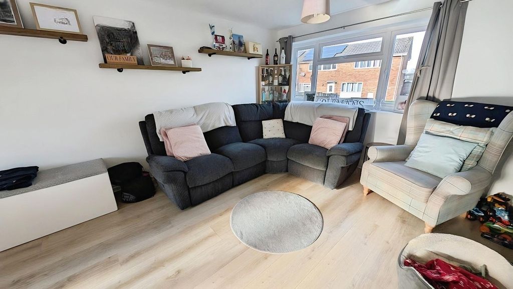 Property photo 2 of 15 Pbox-Img.Jpg