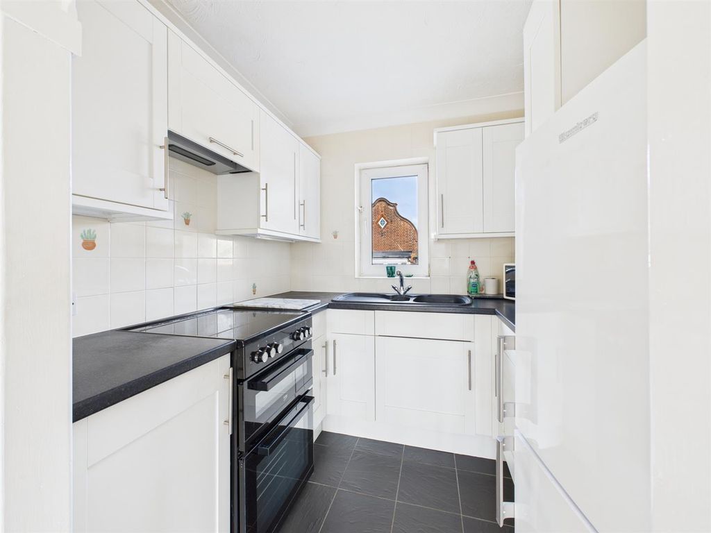 Property photo 3 of 15 Cam04116G0-Pr0162-Still009.Jpg
