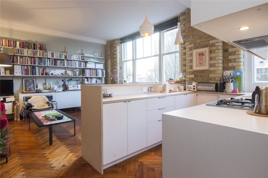 Property photo 1 of 10 Kitchen/Reception
