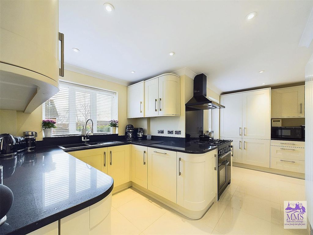 Property photo 2 of 23 Cam02633G0-Pr0246-Still010.Jpg