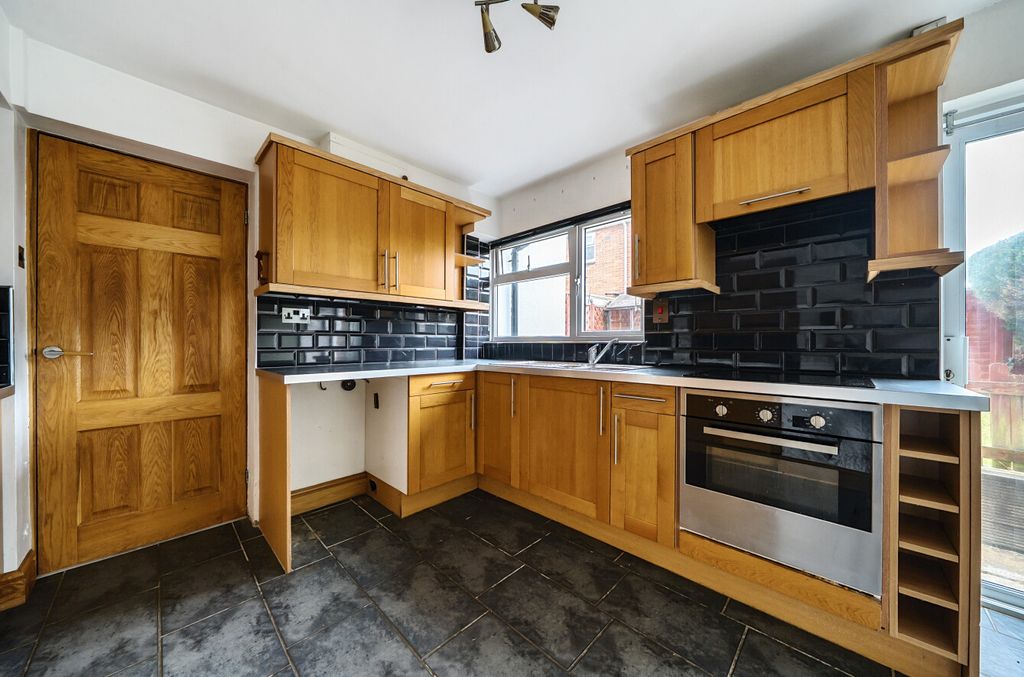 Property photo 2 of 23 1336848-12-689E0B...