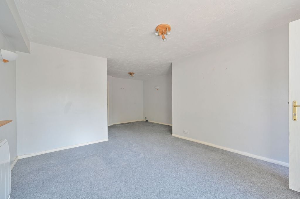 Property photo 3 of 9