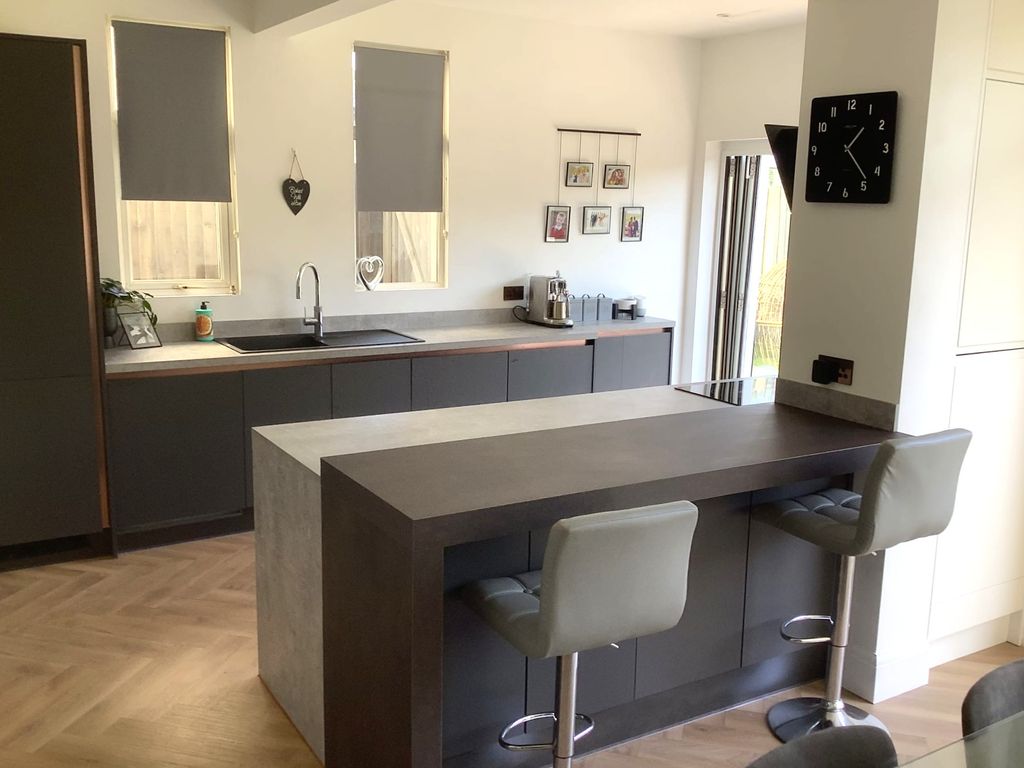 Property photo 3 of 25 Kitchen/Dining Area