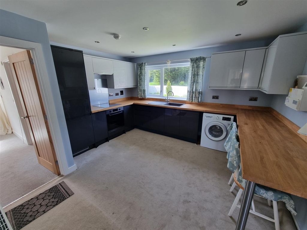 Property photo 2 of 17 Kitchen.Jpg