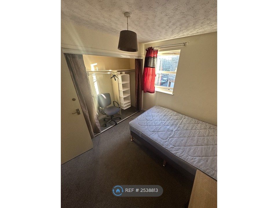 Property photo 3 of 11 Bedroom 1