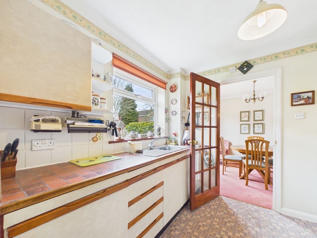 Property photo 3 of 18 Cam04018G0-Pr0490-Still013