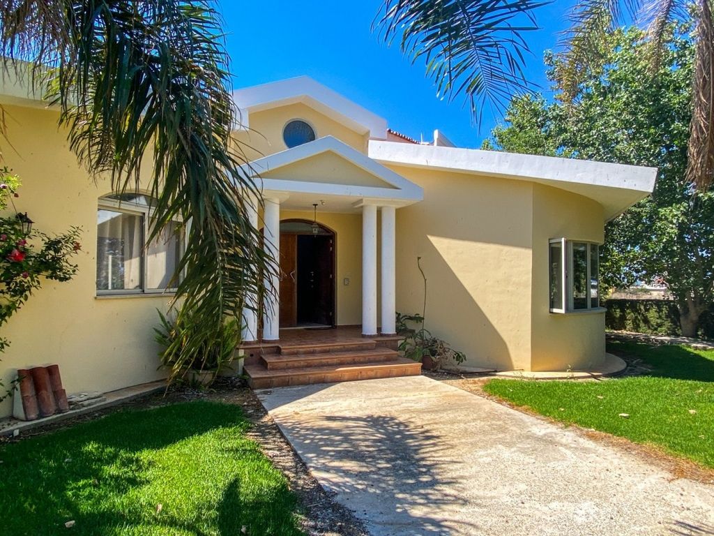 Property photo 2 of 39