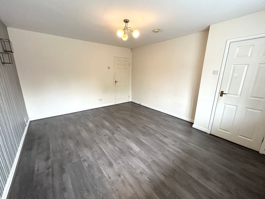 Property photo 3 of 8 Lounge