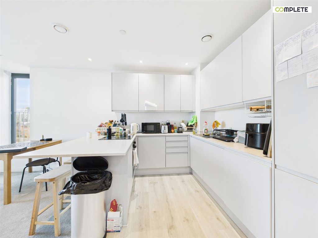 Property photo 2 of 16 Cam01231G0-Pr0129-Still009.Jpg