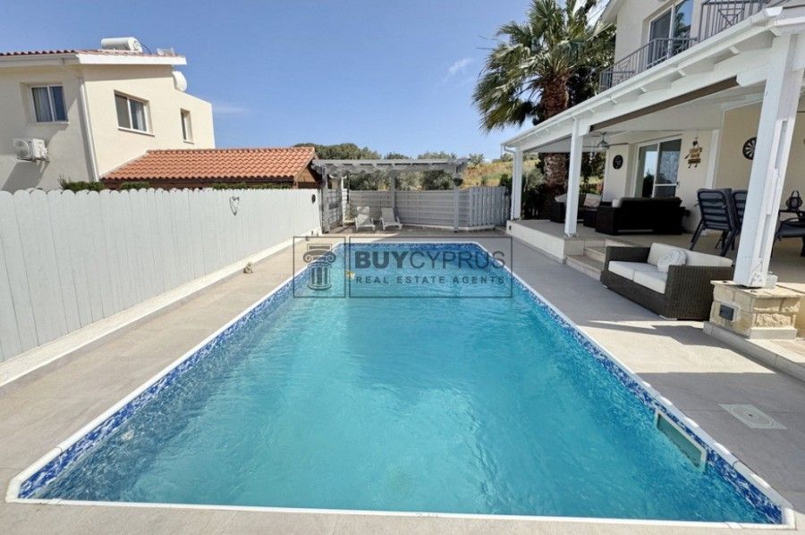 Property photo 3 of 33