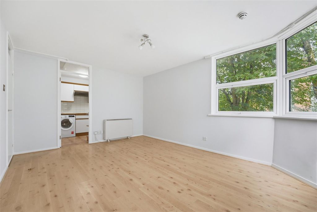 Property photo 3 of 13 64 Riverside Recp To Kitch.Jpg