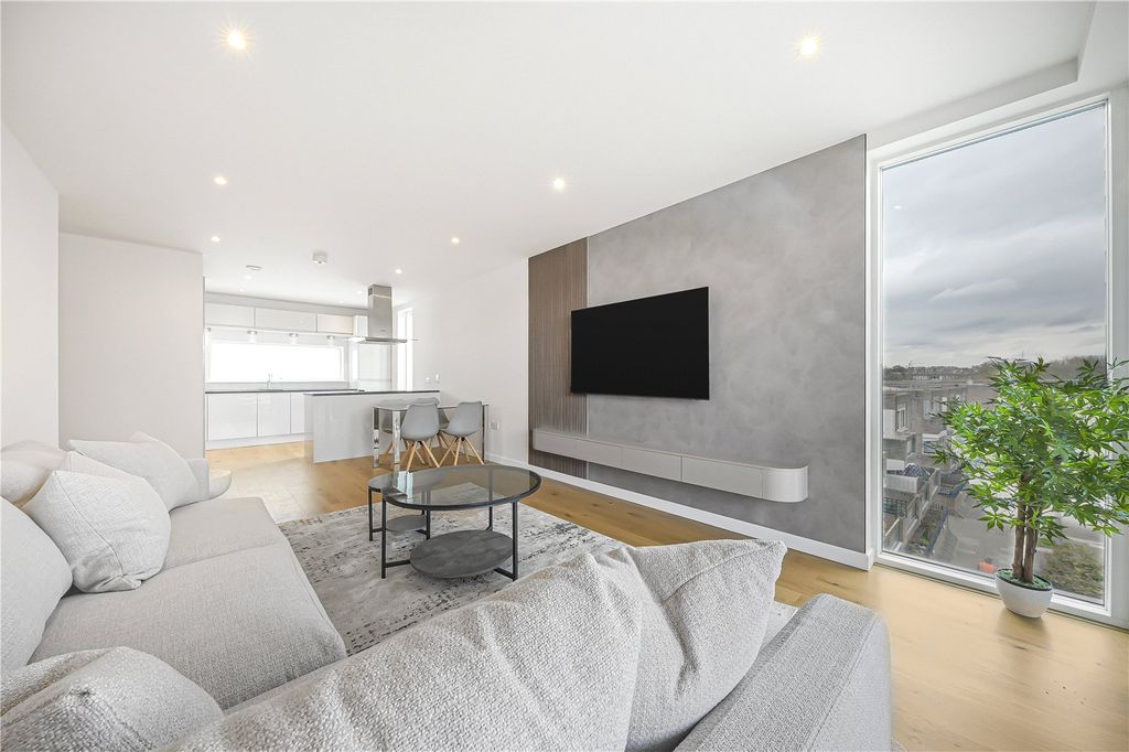 Property photo 3 of 21 Picture No. 13