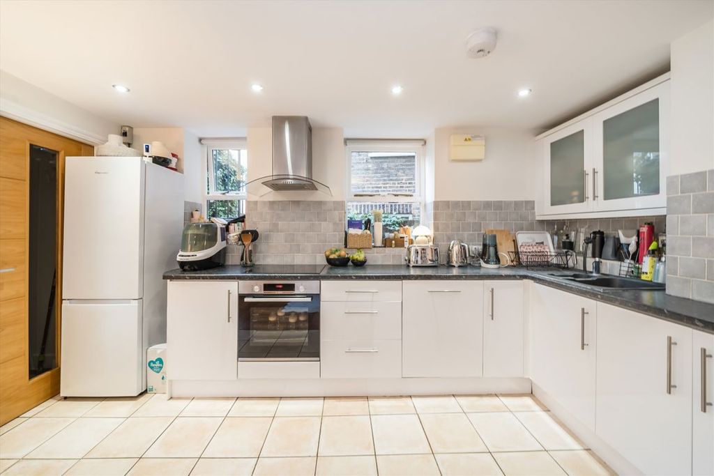 Property photo 3 of 6