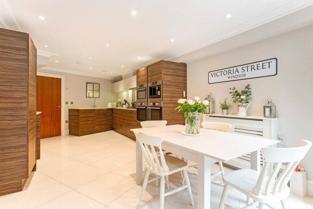Property photo 3 of 10 Kitchen/Dining