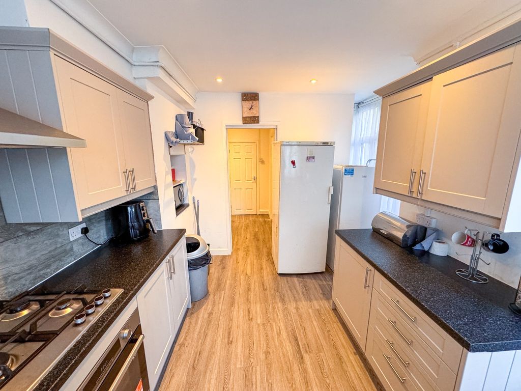 Property photo 3 of 13 4755038