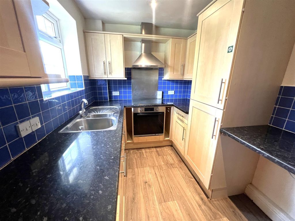 Property photo 2 of 8 Kitchen.Jpg