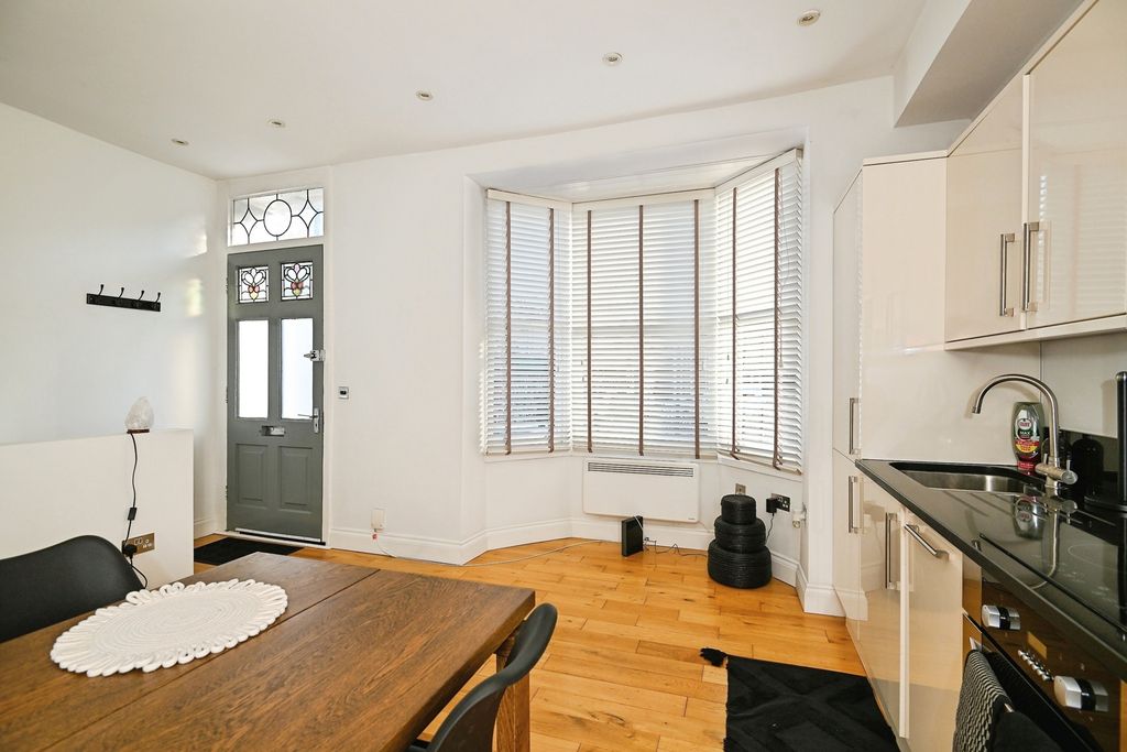 Property photo 2 of 8 Pbox-Img.Jpg