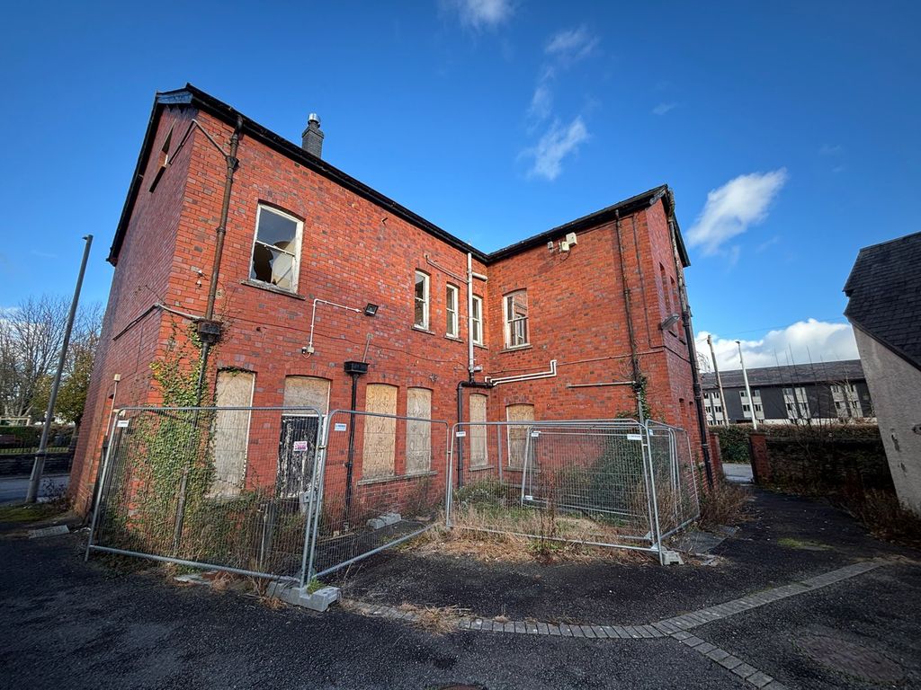 Property photo 2 of 8