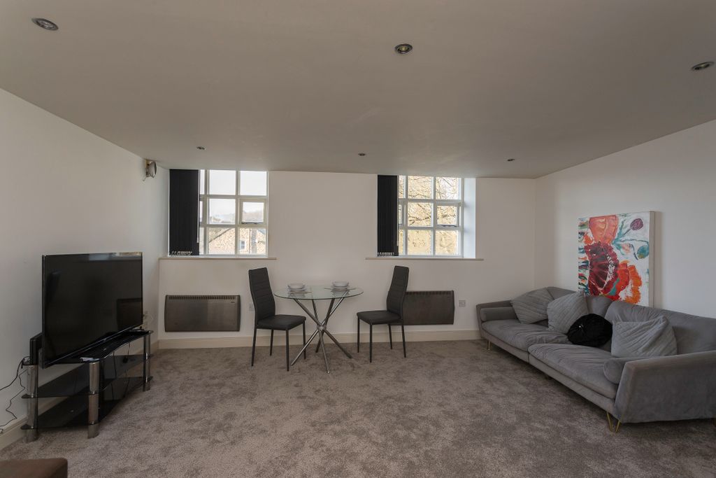 Property photo 2 of 15 Lounge