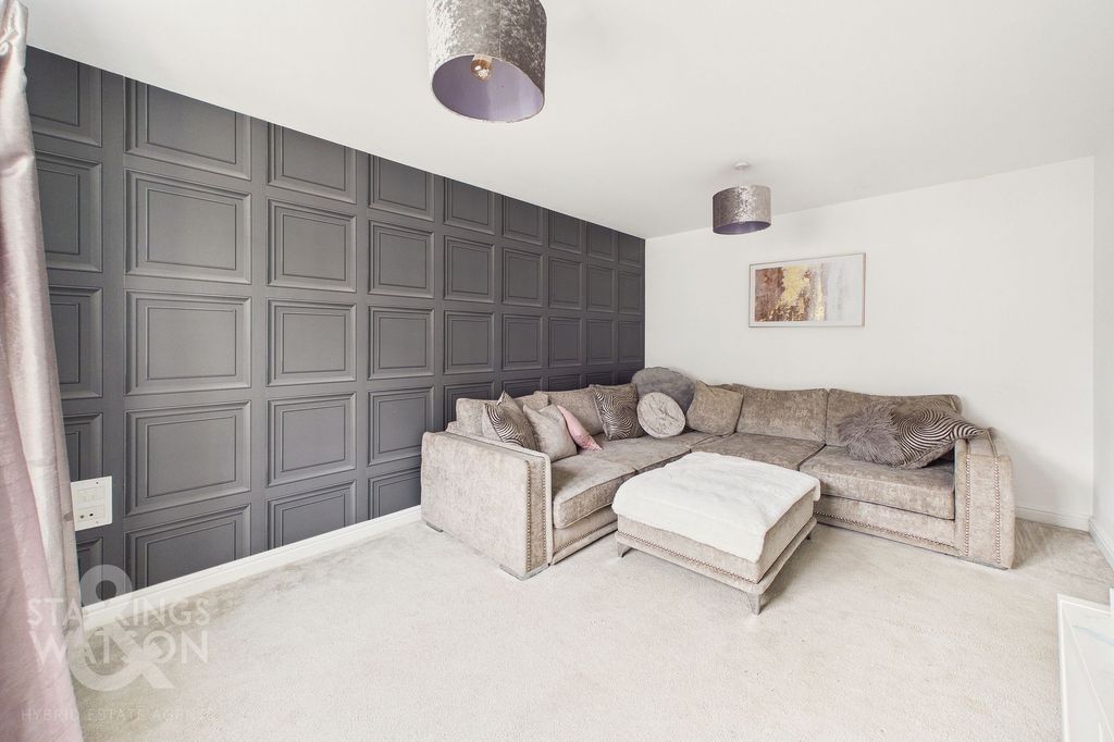 Property photo 2 of 24