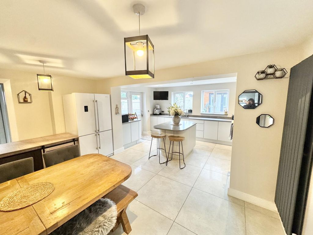 Property photo 3 of 22 Dining Kitchen