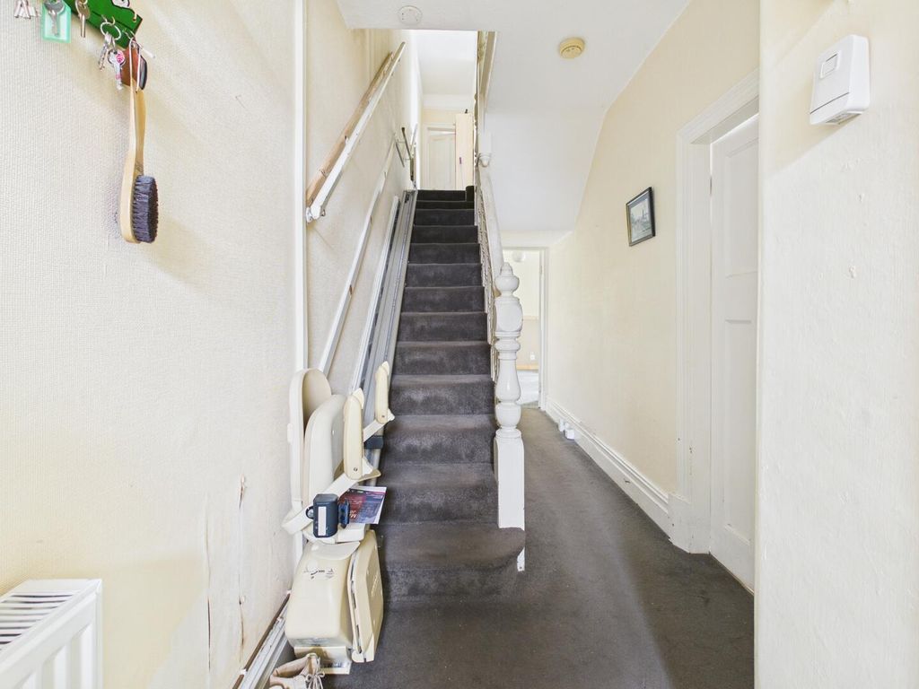 Property photo 2 of 16 Hallway