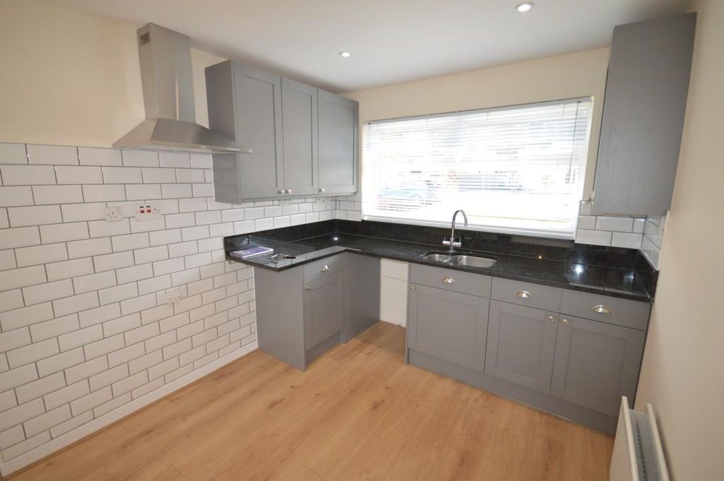 Property photo 3 of 12 Dsc_0017 (Medium).Jpg