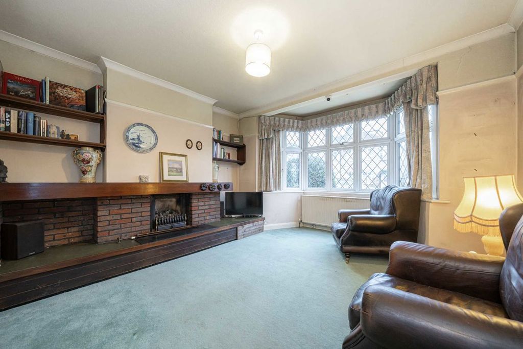 Property photo 2 of 8