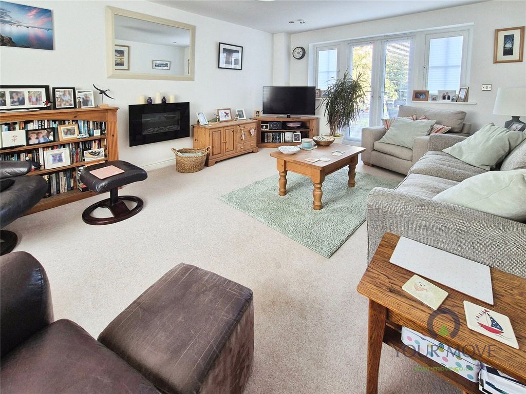 Property photo 2 of 33 Living Room