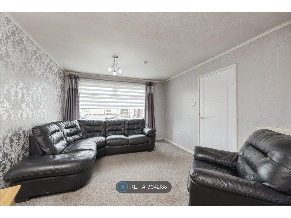 Property photo 3 of 15 Livingroom