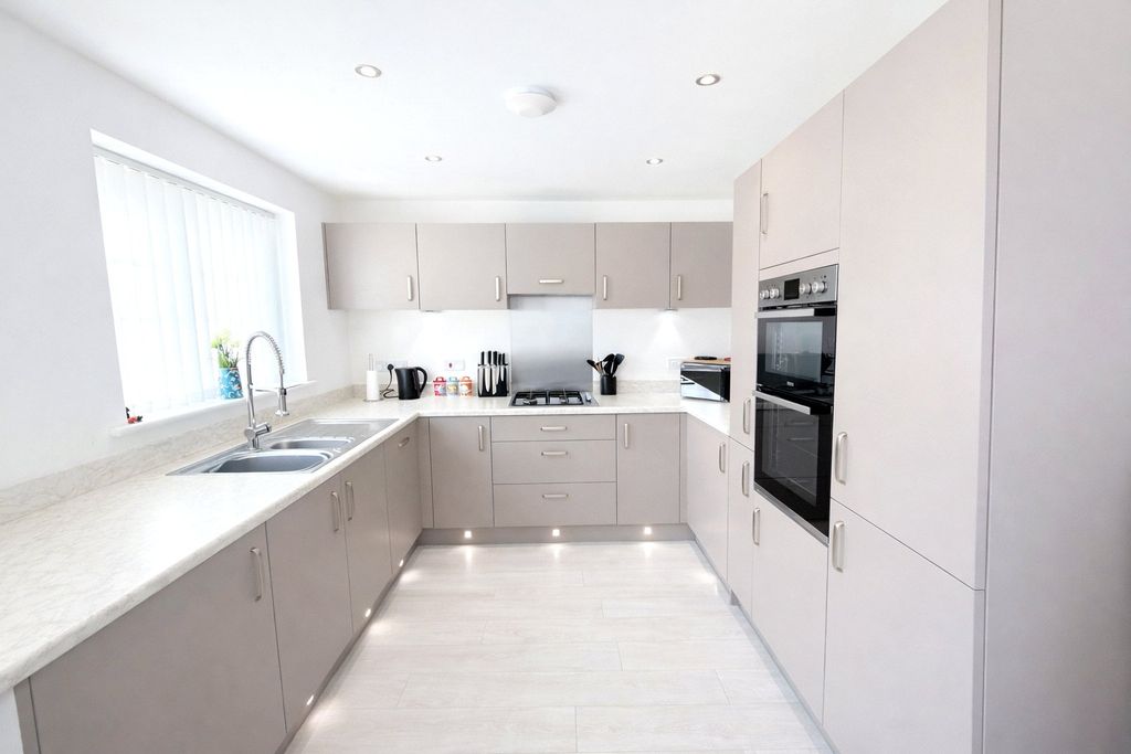 Property photo 3 of 19 Picture No. 05