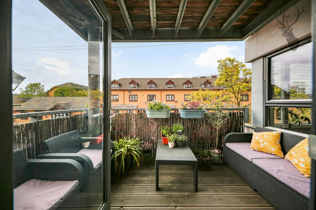 Property photo 2 of 20