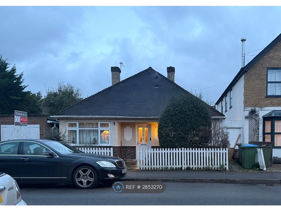 Property photo 1 of 7 3 Bedroom Bungalow In Molesey
