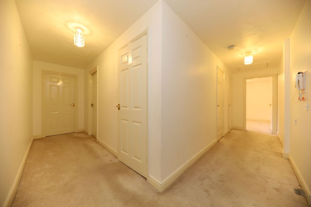 Property photo 3 of 15 Entrance Hallway