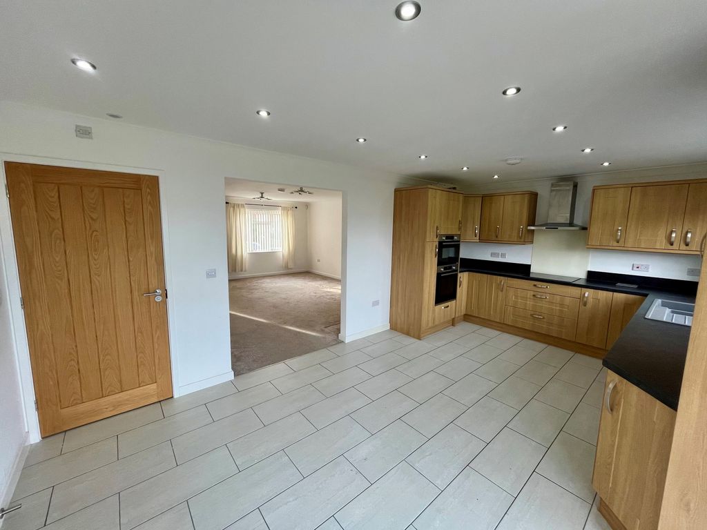 Property photo 3 of 19 Image