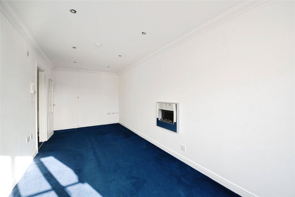 Property photo 2 of 12 Lounge