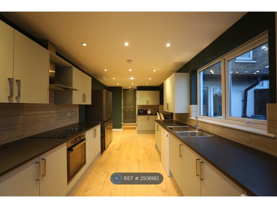Property photo 3 of 14 Kitchen