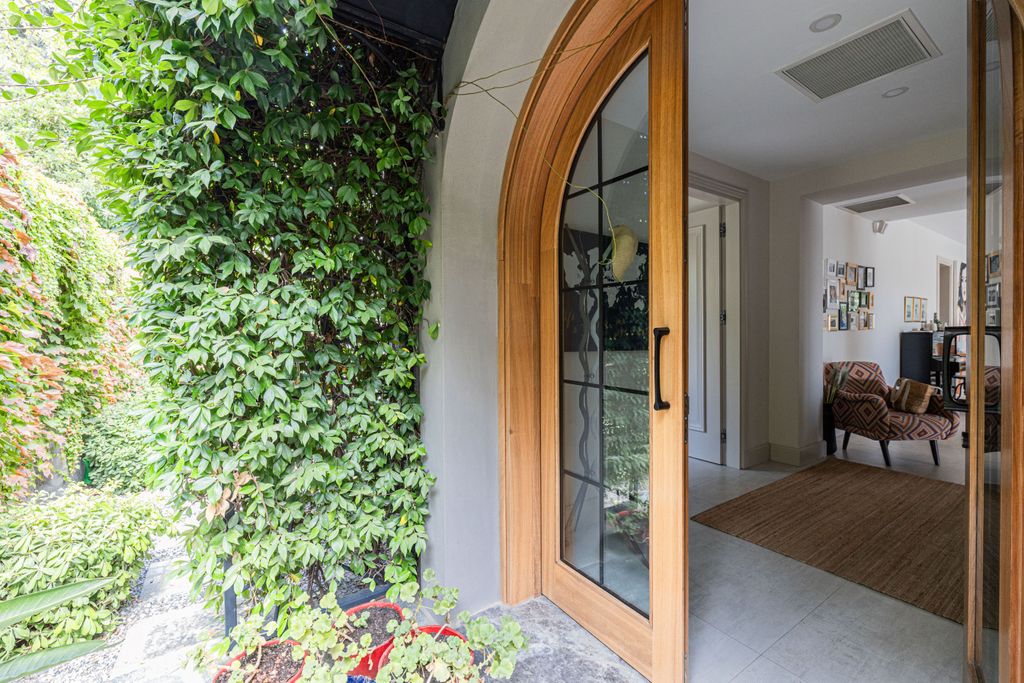 Property photo 3 of 25 A Meticulous Single-Storey Yalikavak Property For Sale - Villa's Entrance