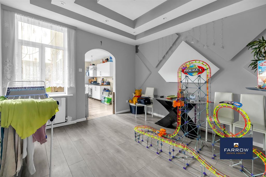 Property photo 2 of 14 Living Room