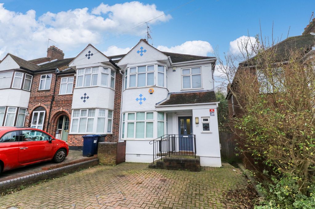 Property photo 3 of 32