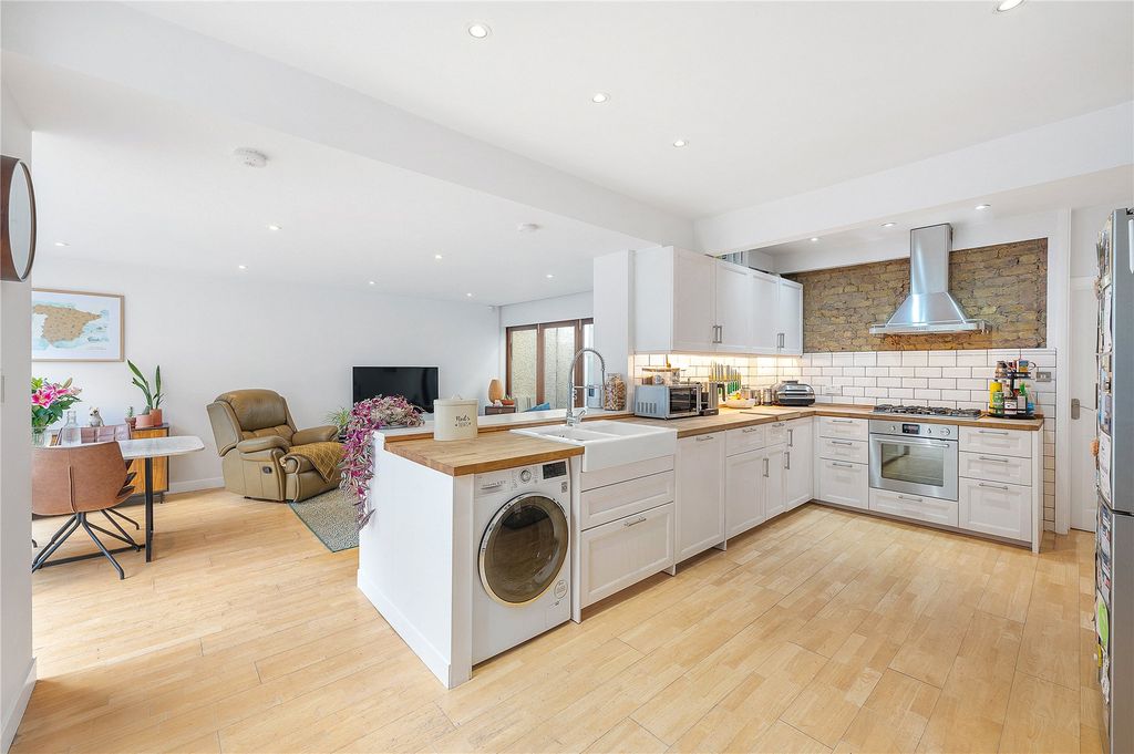 Property photo 2 of 11 Picture No. 08