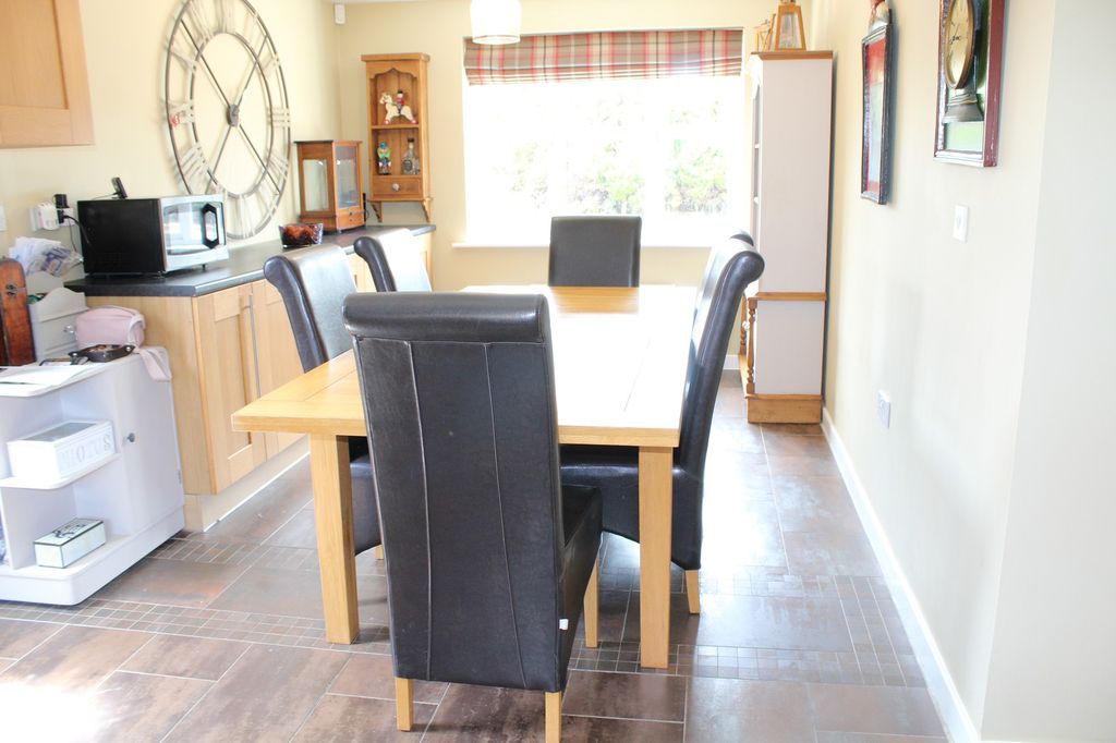 Property photo 3 of 19 Fitted Kitchen Picture 2
