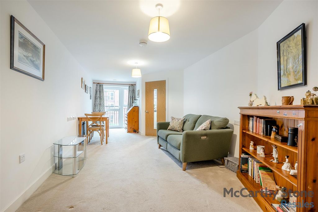 Property photo 2 of 39 8677839-Interior14.Jpg