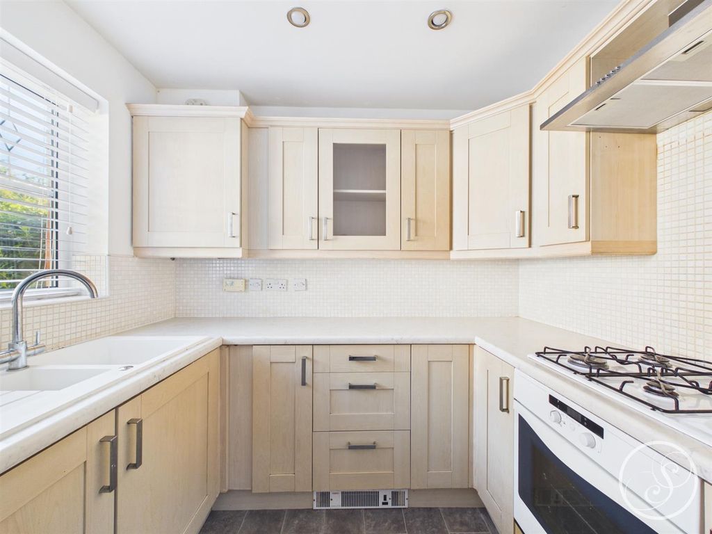 Property photo 3 of 19 Kitchen