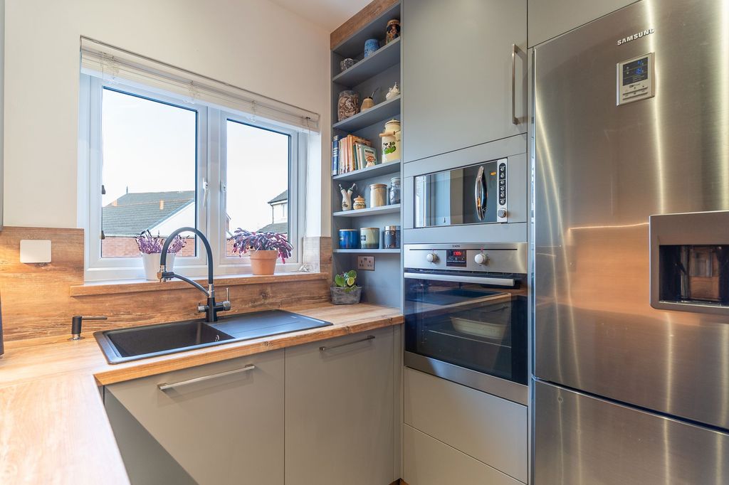 Property photo 2 of 25