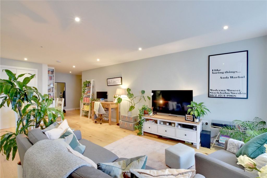 Property photo 2 of 25 Reception