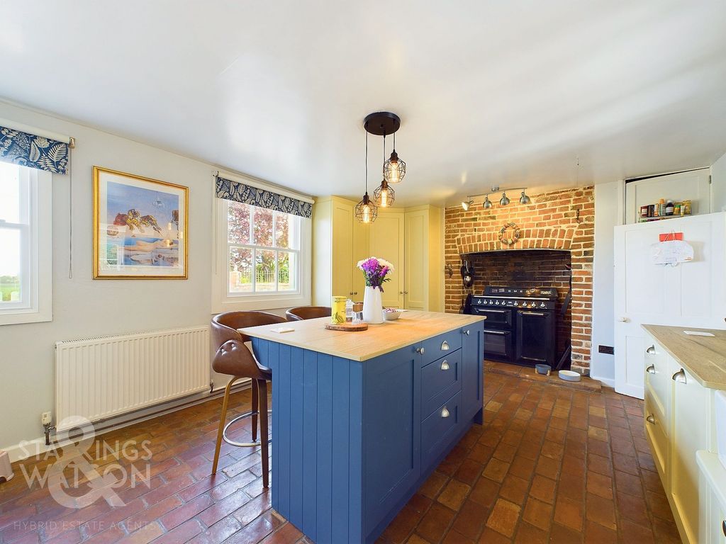 Property photo 3 of 49