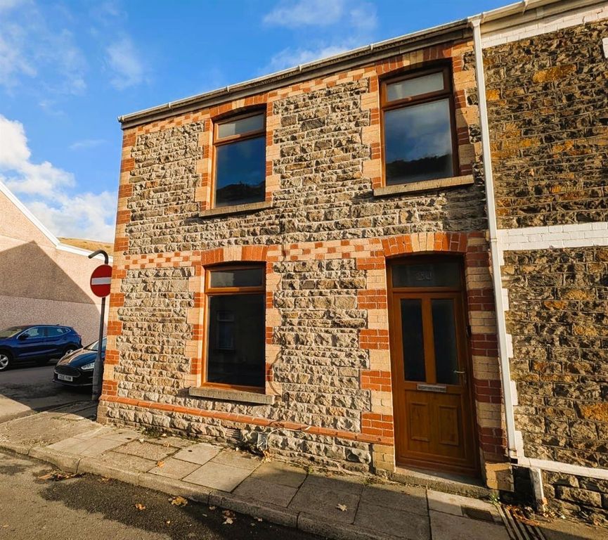 Property photo 1 of 18 Vel Front.Jpg