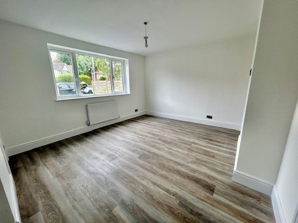 Property photo 3 of 17 Living Room